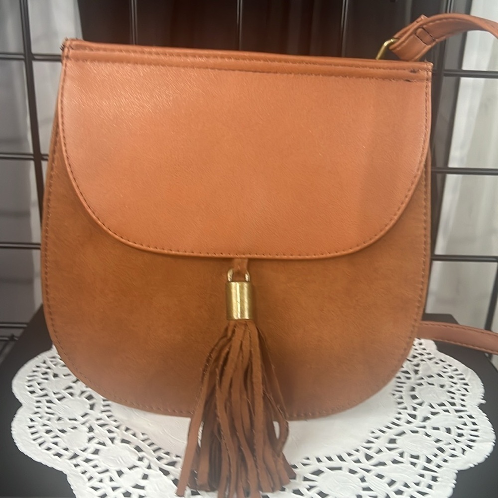 Vintage long strap shoulder bag. Faux Leather/suede with faux leather tassel. - Picture 2 of 9